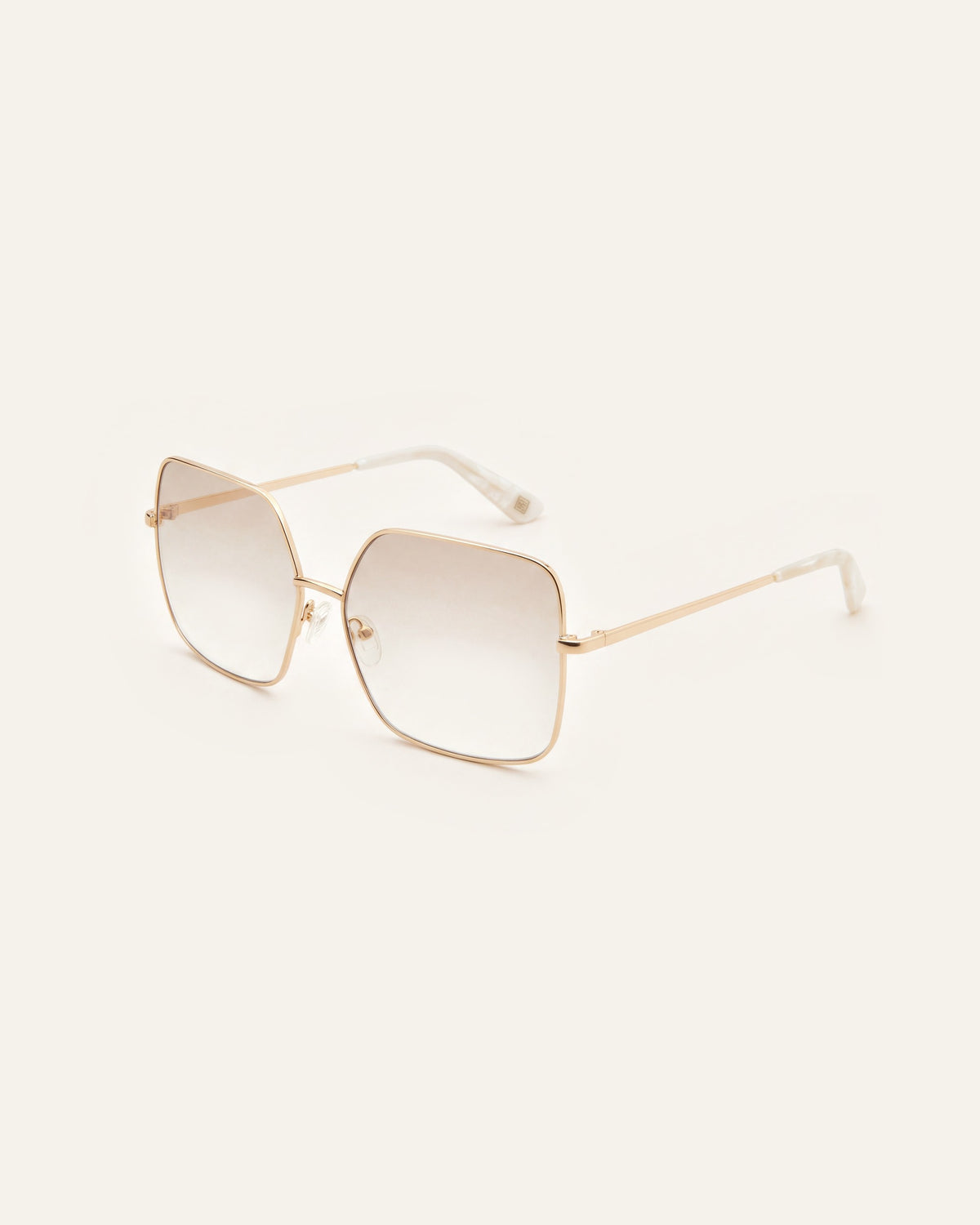 Billie Gold Tinted, three quarter