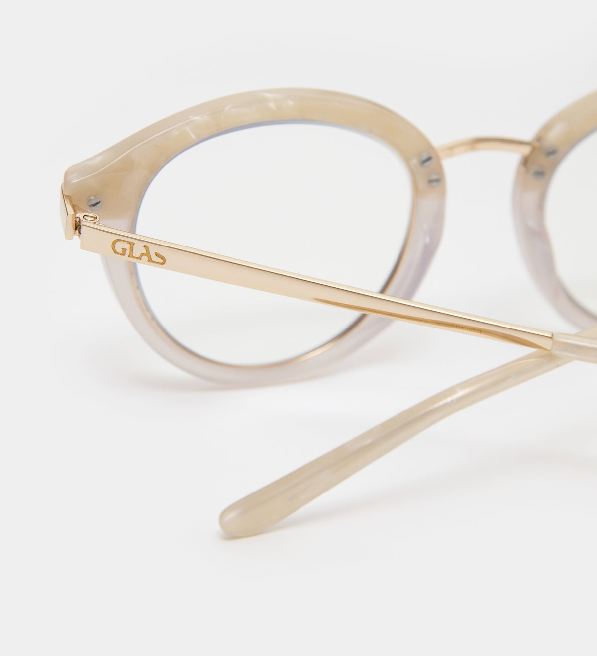 Mira Almond Readers