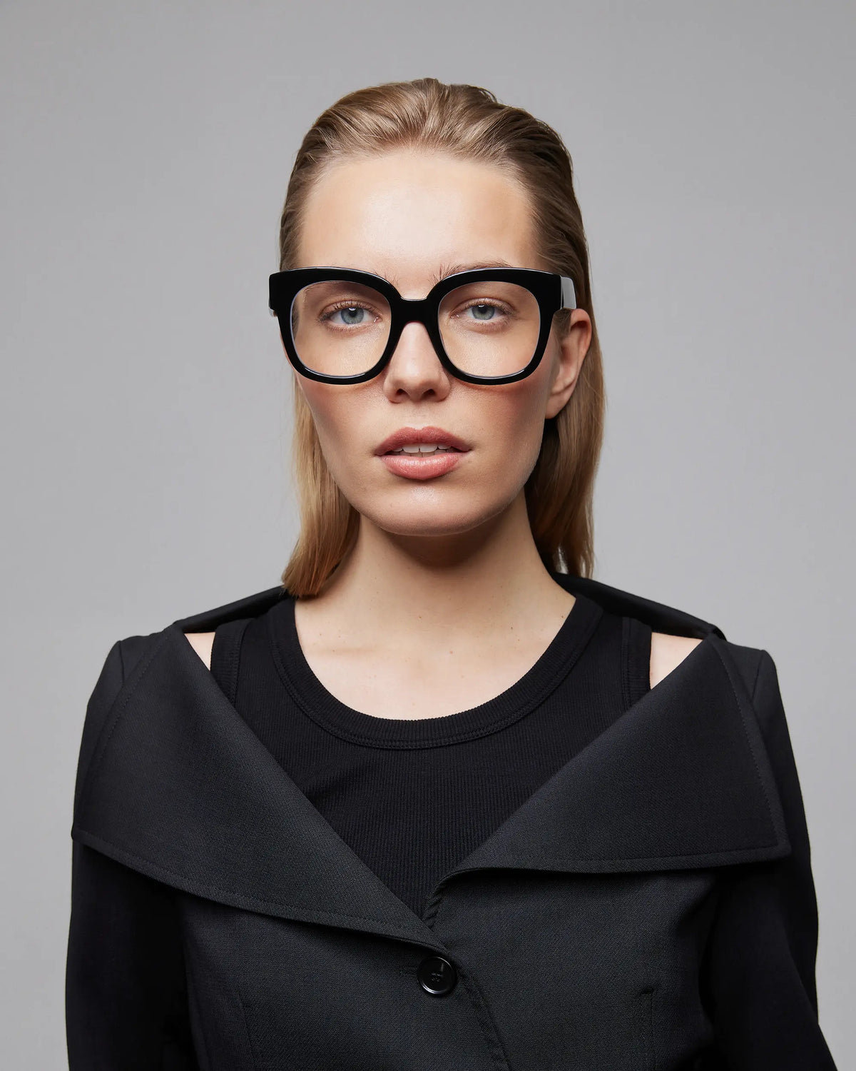 Chloe Black Readers